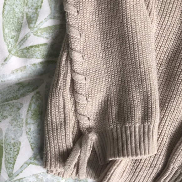 V neck AE Knit - Picture 2 of 2